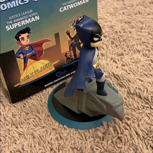 SUPER CUTE! Q-Pop Batman Figure - Picture 3 of 4